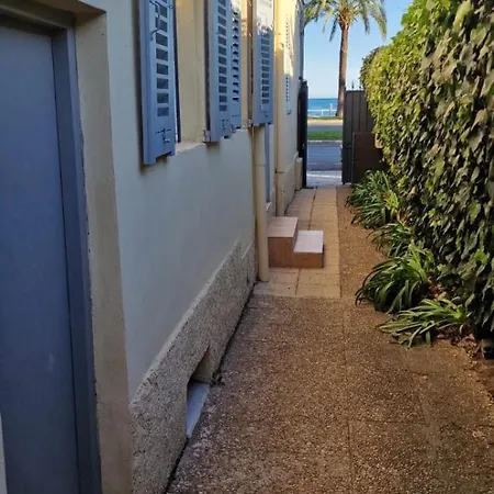 Cine Chic Sous La Promenade Daire Nice